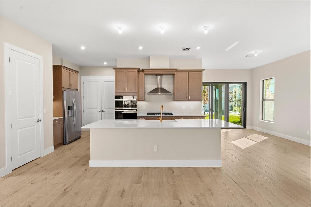 US_SEF_GOLDEN_LOT 111_KITCHEN
