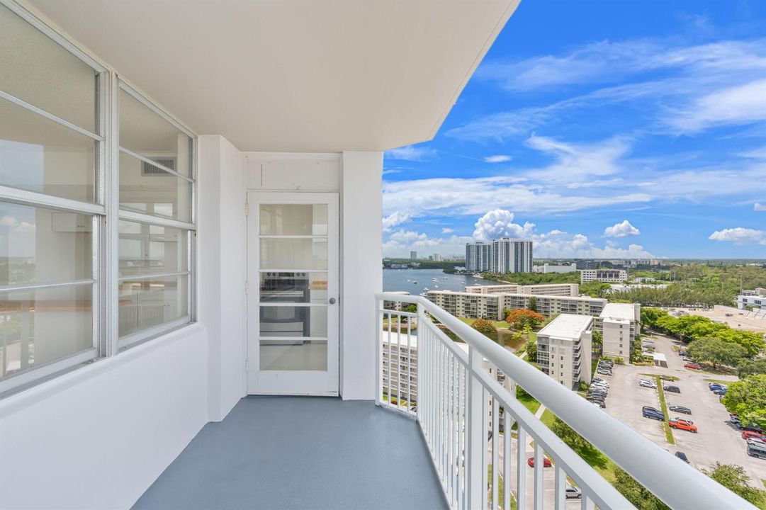 35-web-or-mls-18011 Biscayne Blvd 1704,