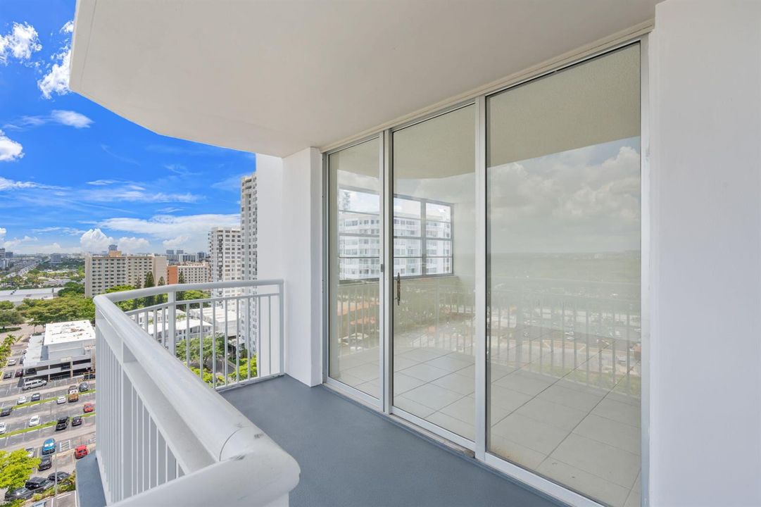 36-web-or-mls-18011 Biscayne Blvd 1704,