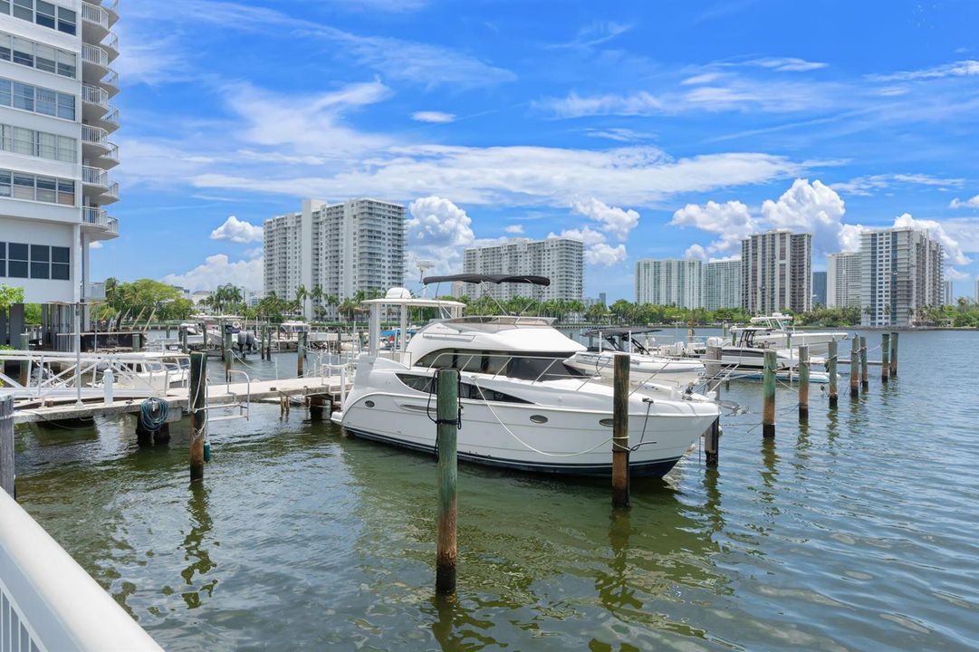 46-web-or-mls-18011 Biscayne Blvd 1704,