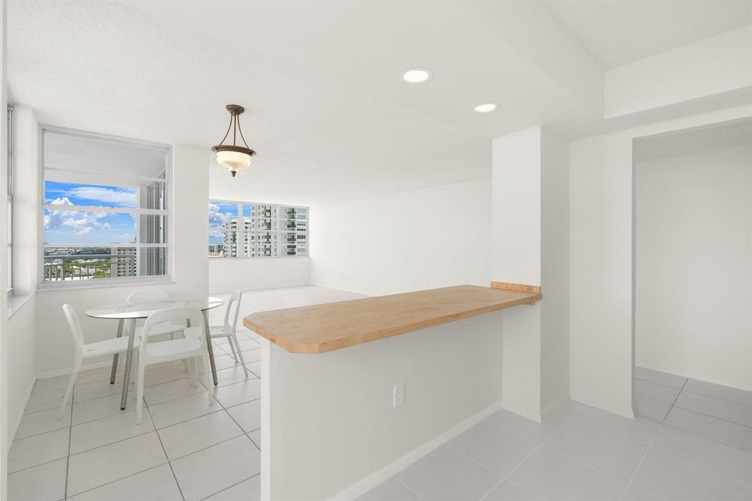 9-web-or-mls-18011 Biscayne Blvd 1704, A