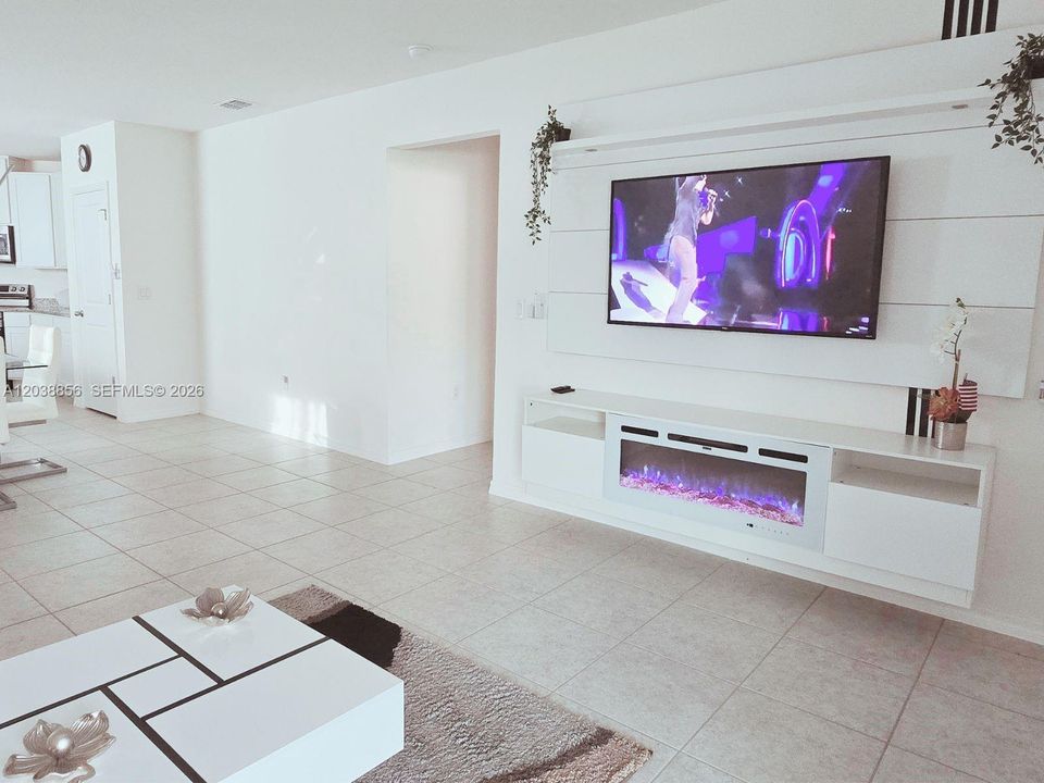 For Rent: $2,300 (3 beds, 2 baths, 0 Square Feet)