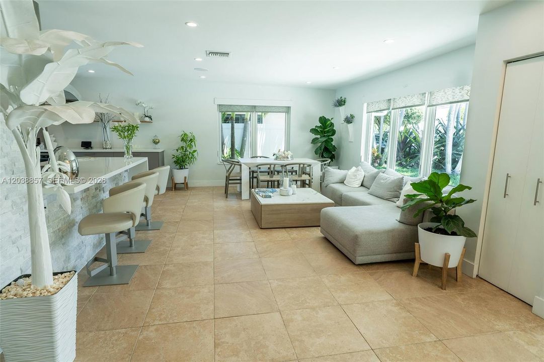 En Venta: $1,850,000 (4 camas, 2 baños, 2250 Pies cuadrados)