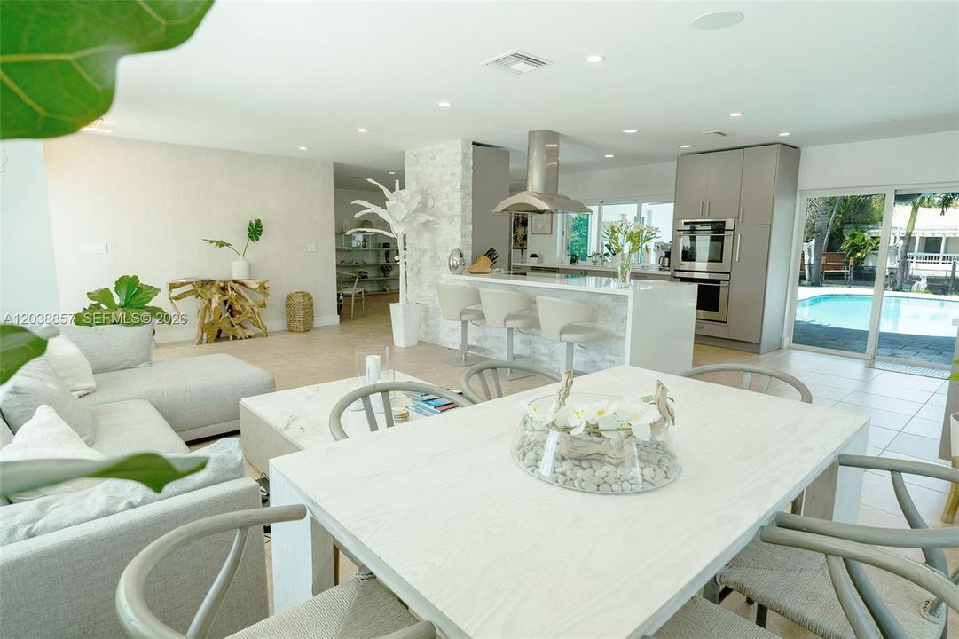 En Venta: $1,850,000 (4 camas, 2 baños, 2250 Pies cuadrados)