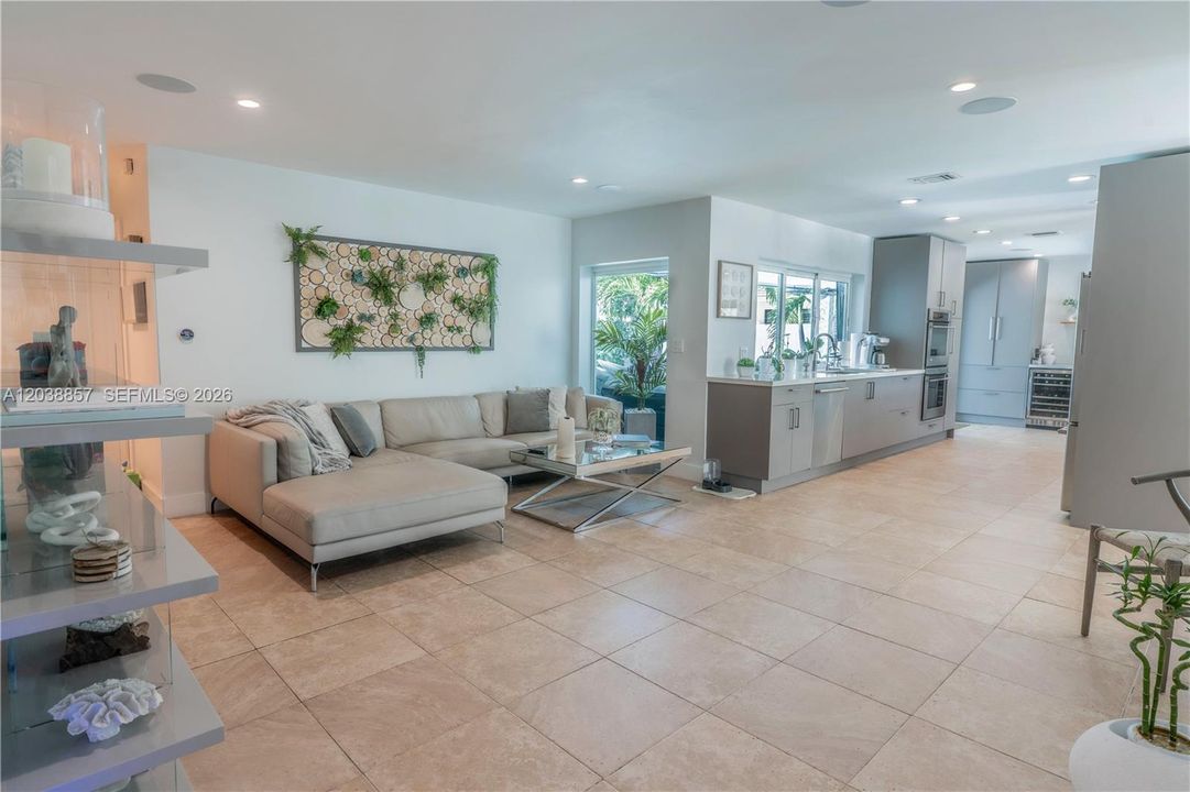 En Venta: $1,850,000 (4 camas, 2 baños, 2250 Pies cuadrados)