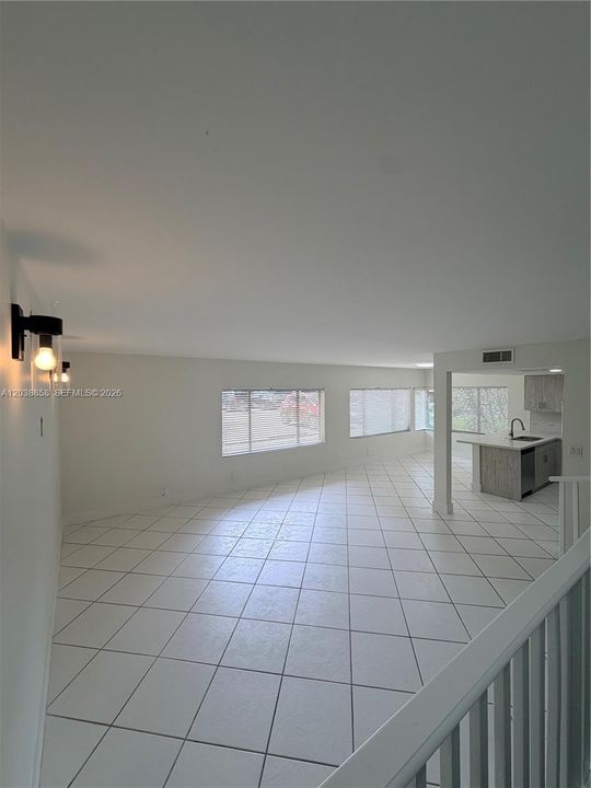 For Rent: $2,350 (2 beds, 2 baths, 1200 Square Feet)