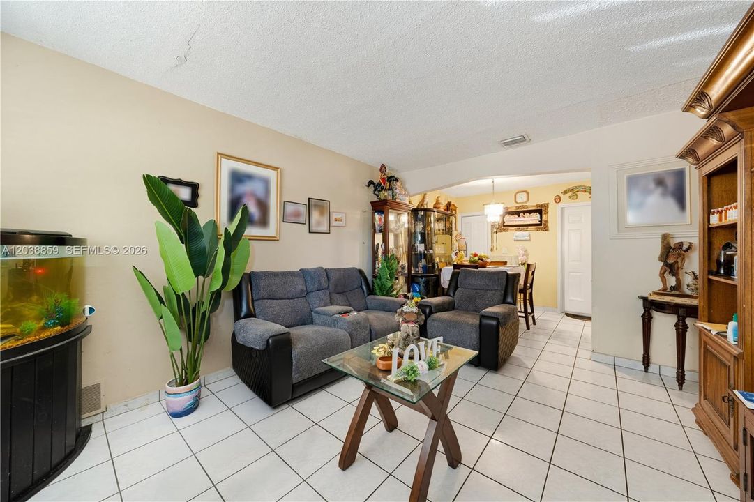 For Sale: $599,999 (3 beds, 1 baths, 1716 Square Feet)