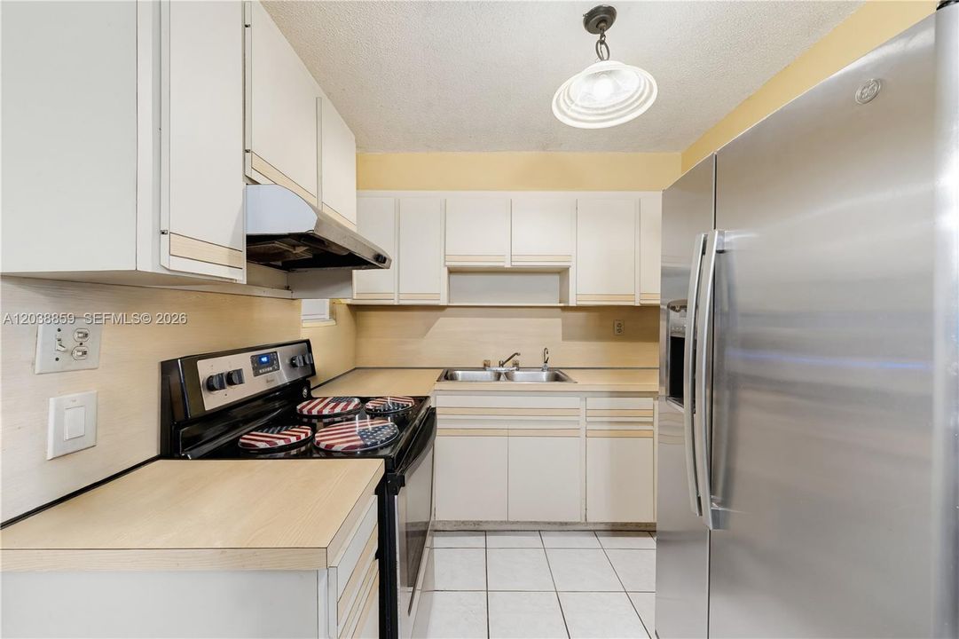 For Sale: $599,999 (3 beds, 1 baths, 1716 Square Feet)