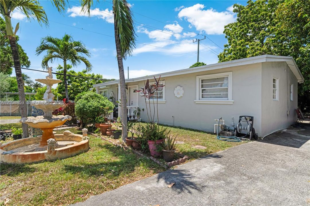 For Sale: $599,999 (3 beds, 1 baths, 1716 Square Feet)