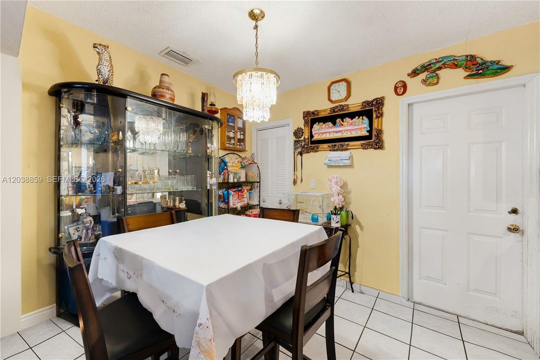 For Sale: $599,999 (3 beds, 1 baths, 1716 Square Feet)