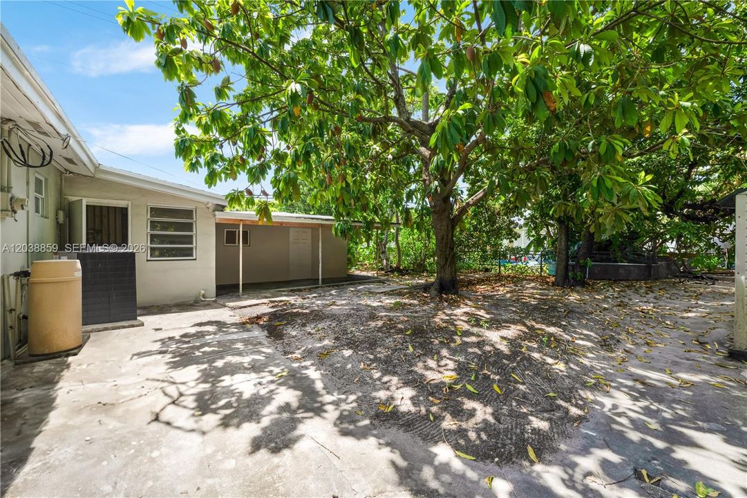 For Sale: $599,999 (3 beds, 1 baths, 1716 Square Feet)