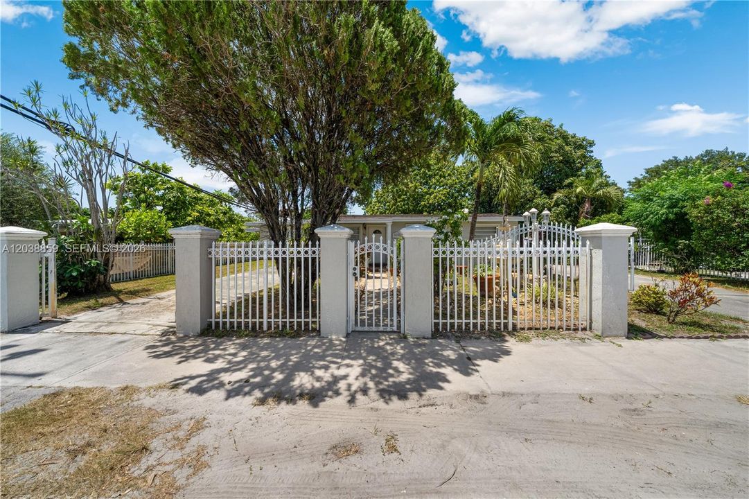 For Sale: $599,999 (3 beds, 1 baths, 1716 Square Feet)