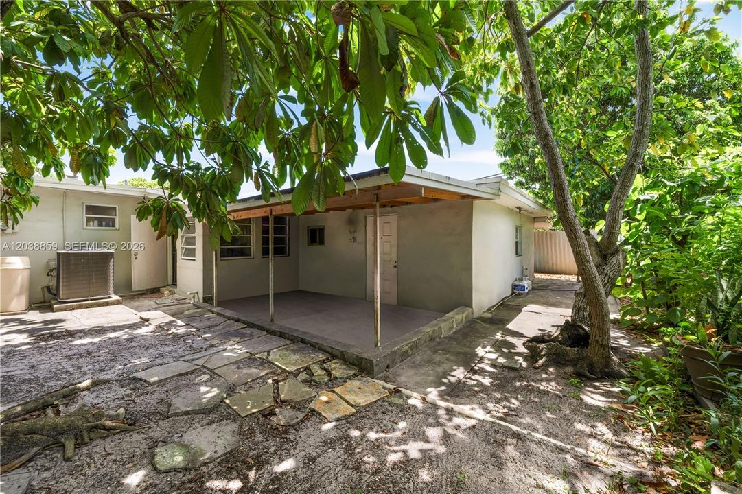 For Sale: $599,999 (3 beds, 1 baths, 1716 Square Feet)