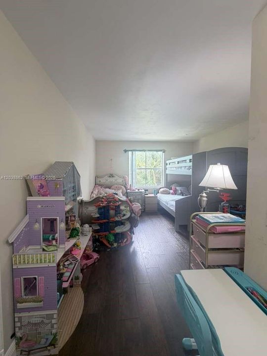 В аренду: $2,300 (2 спален, 2 ванн, 1000 Квадратных фут)