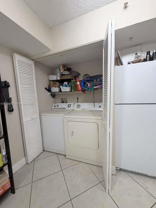 В аренду: $2,300 (2 спален, 2 ванн, 1000 Квадратных фут)