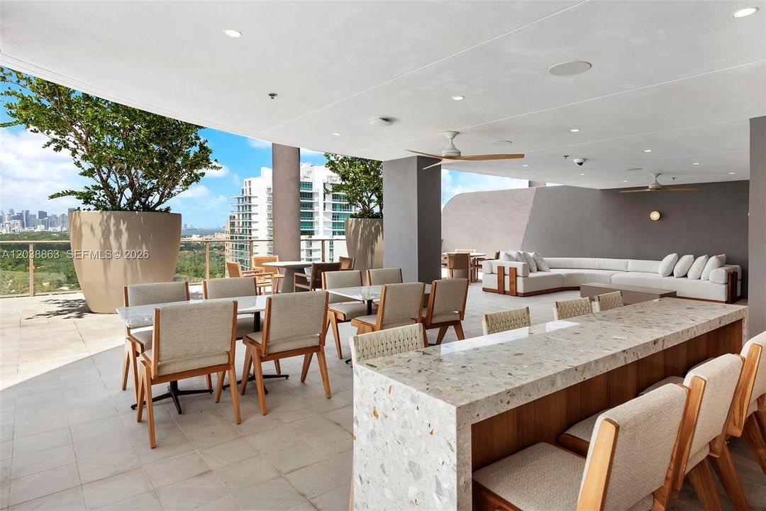 For Rent: $9,300 (2 beds, 2 baths, 981 Square Feet)
