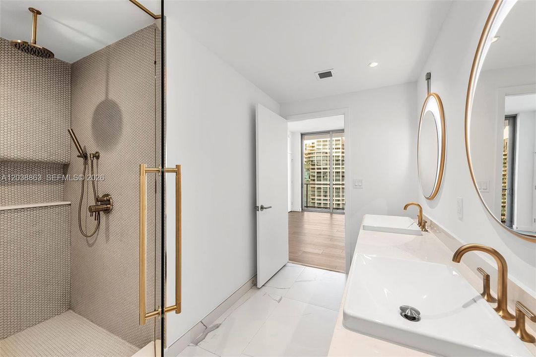 For Rent: $9,300 (2 beds, 2 baths, 981 Square Feet)