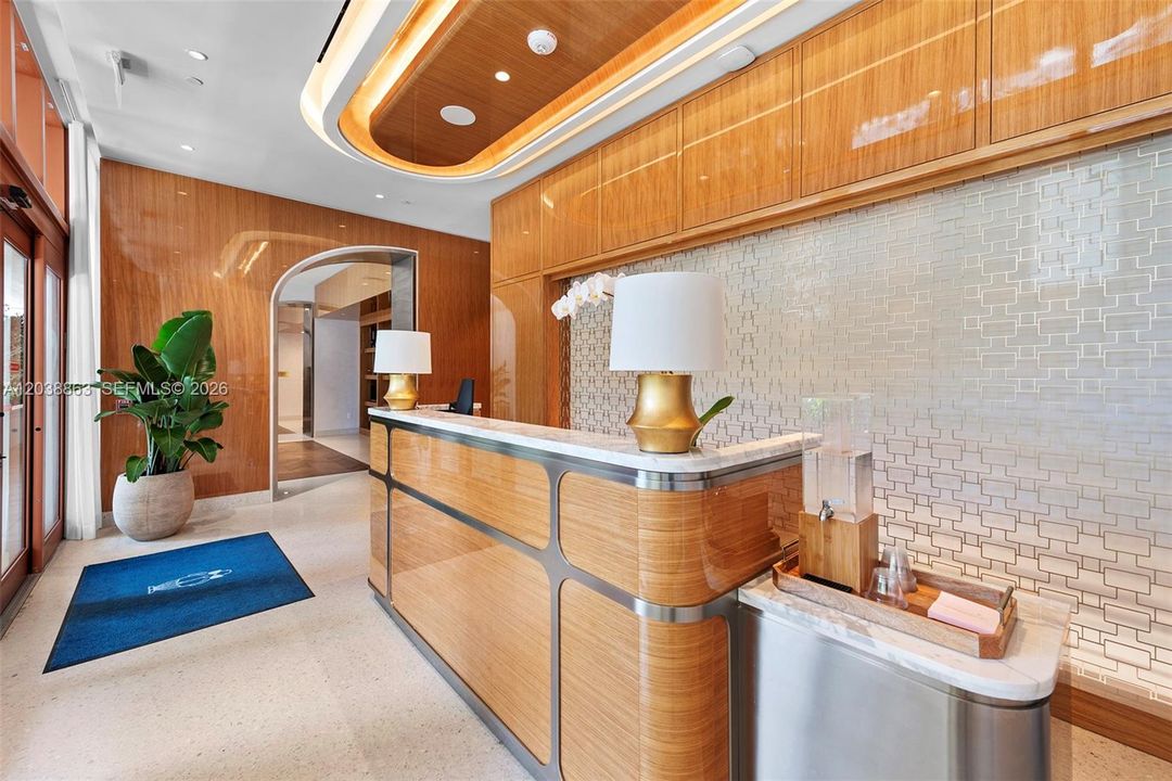 For Rent: $9,300 (2 beds, 2 baths, 981 Square Feet)