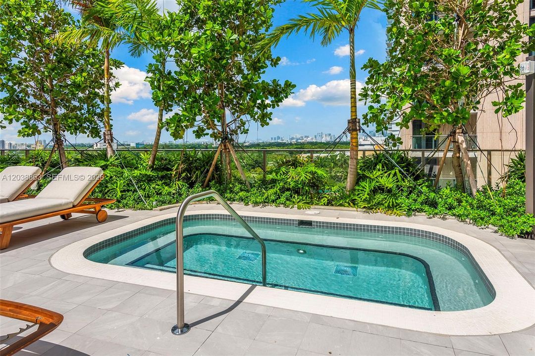 For Rent: $9,300 (2 beds, 2 baths, 981 Square Feet)