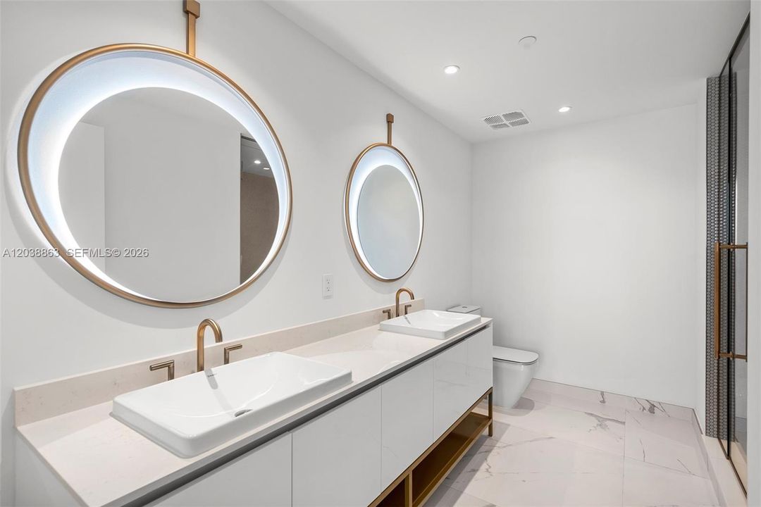 For Rent: $9,300 (2 beds, 2 baths, 981 Square Feet)