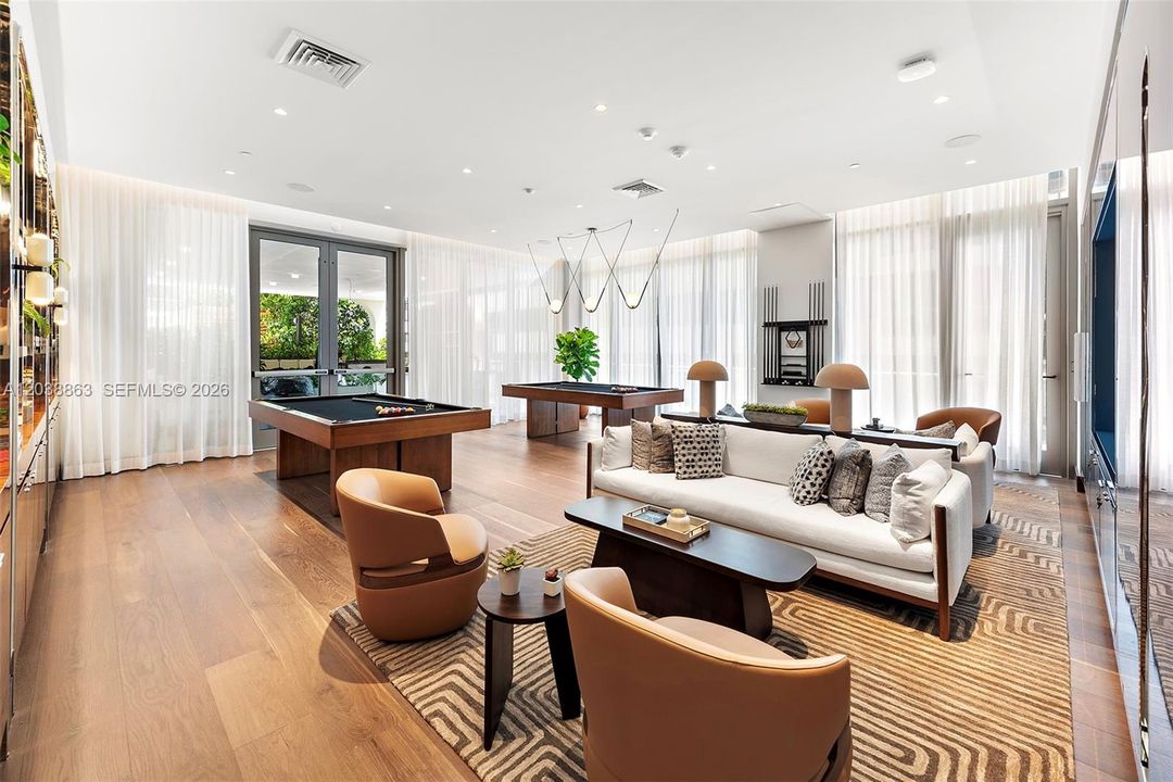 For Rent: $9,300 (2 beds, 2 baths, 981 Square Feet)