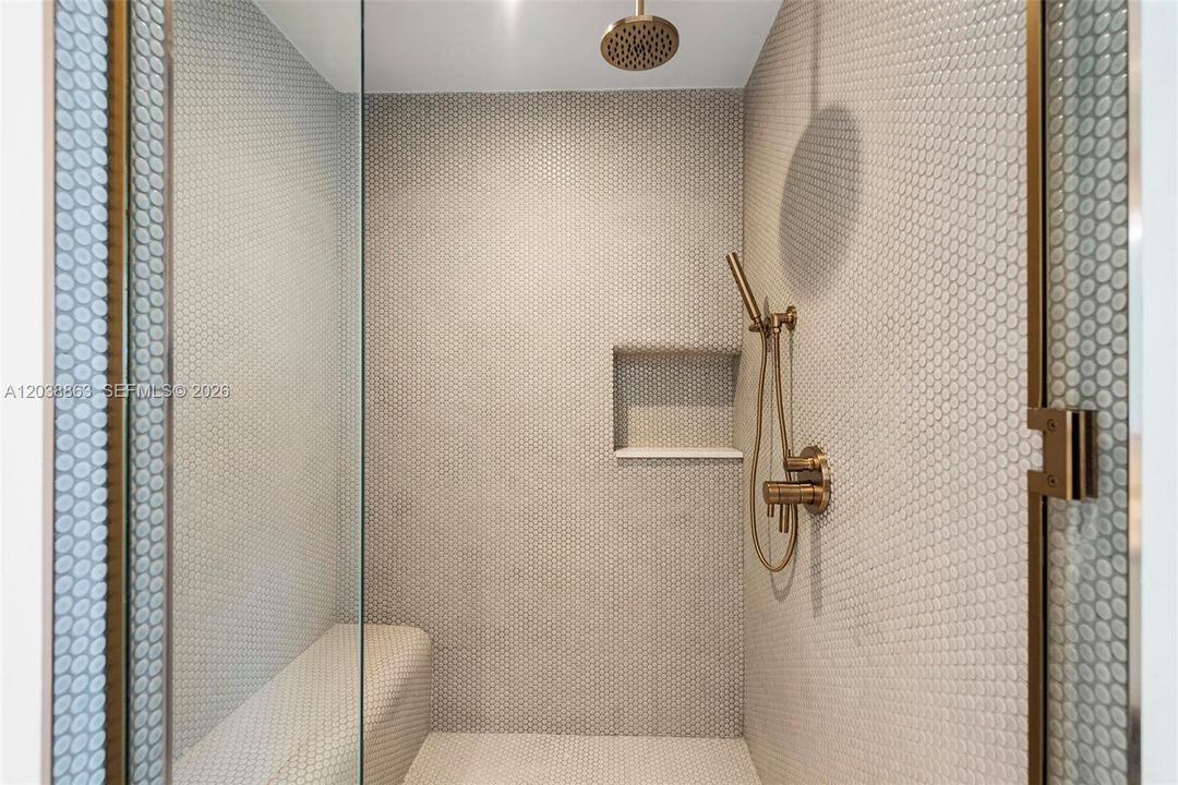 For Rent: $9,300 (2 beds, 2 baths, 981 Square Feet)