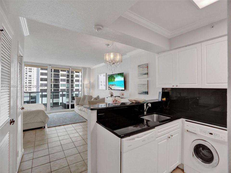 For Sale: $299,000 (0 beds, 1 baths, 482 Square Feet)