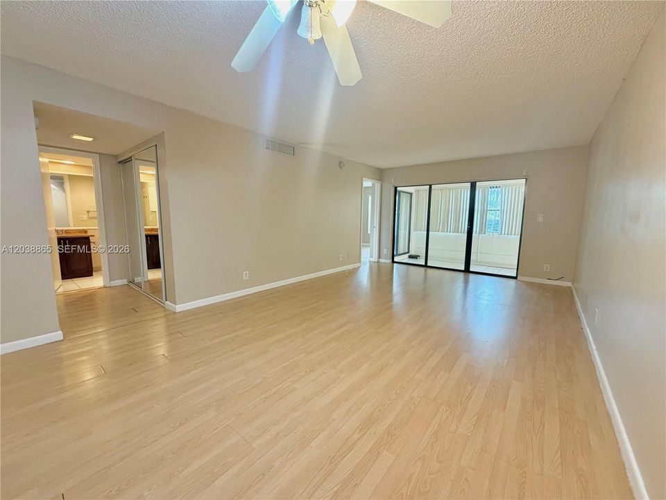 For Sale: $169,900 (2 beds, 2 baths, 1000 Square Feet)