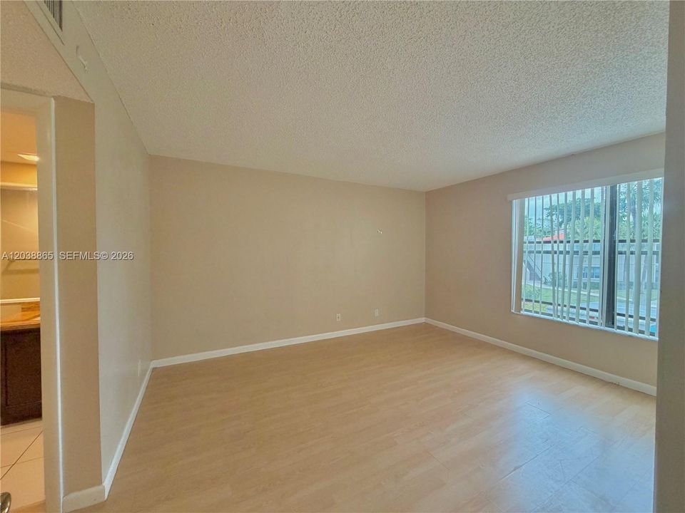 For Sale: $169,900 (2 beds, 2 baths, 1000 Square Feet)