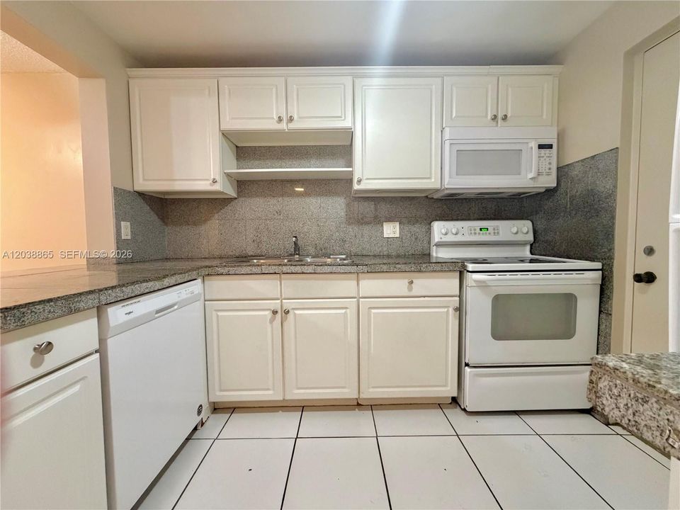 For Sale: $169,900 (2 beds, 2 baths, 1000 Square Feet)