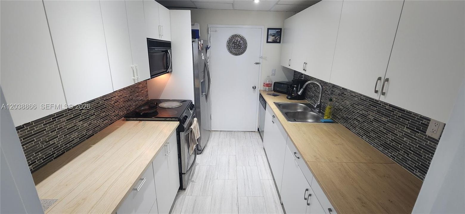 В аренду: $3,100 (1 спален, 1 ванн, 980 Квадратных фут)