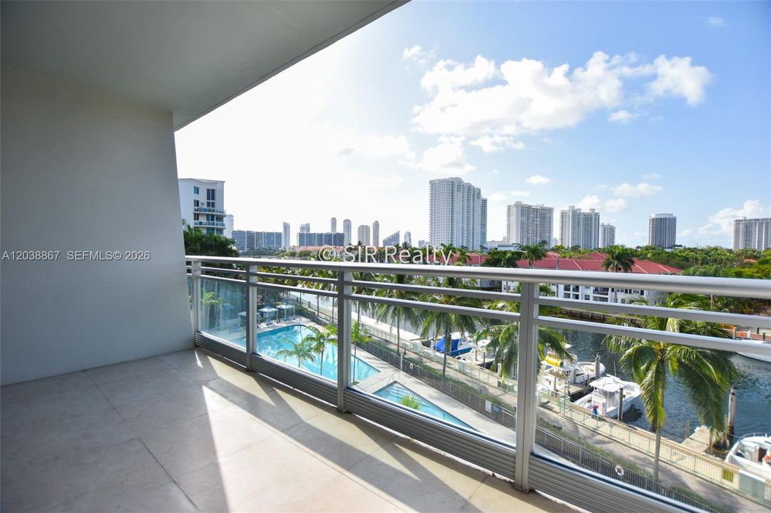 For Sale: $740,000 (2 beds, 3 baths, 1552 Square Feet)
