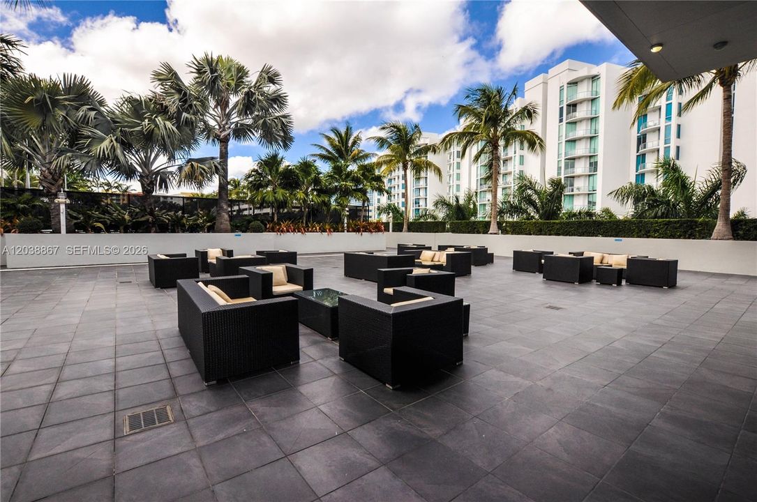 For Sale: $740,000 (2 beds, 3 baths, 1552 Square Feet)