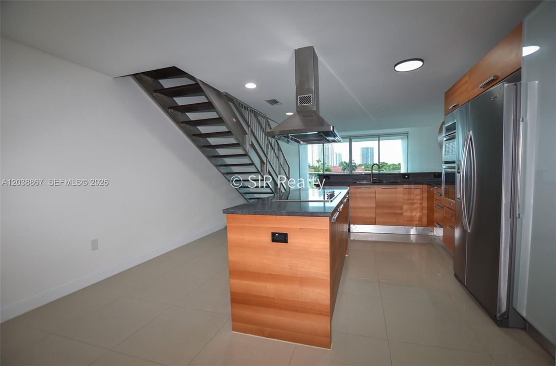 For Sale: $740,000 (2 beds, 3 baths, 1552 Square Feet)