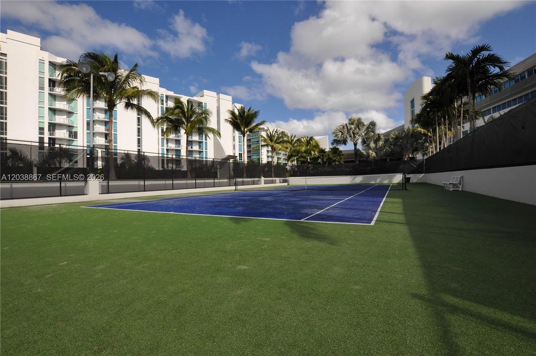 For Sale: $740,000 (2 beds, 3 baths, 1552 Square Feet)