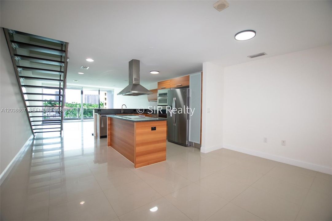 For Sale: $740,000 (2 beds, 3 baths, 1552 Square Feet)