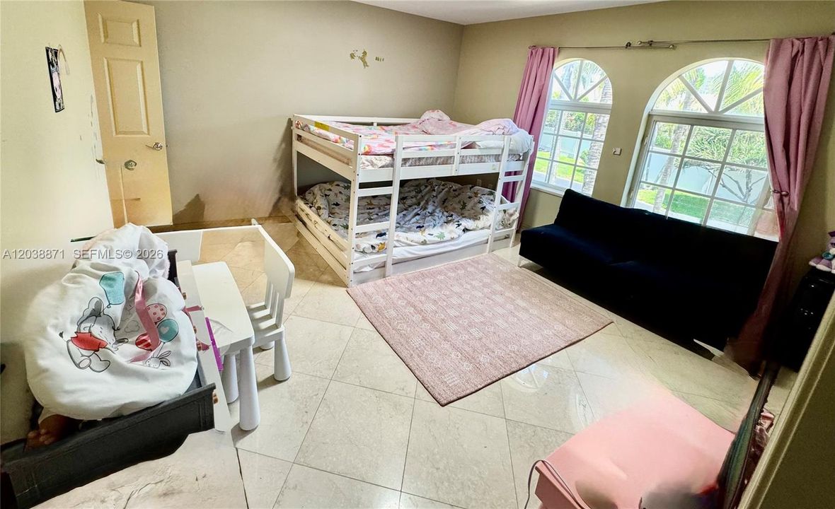 En Renta: $6,300 (3 camas, 2 baños, 2038 Pies cuadrados)