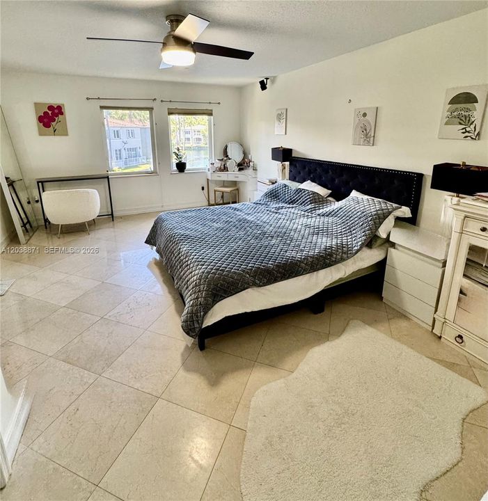 OVERSIZED PRIMARY BEDROOM