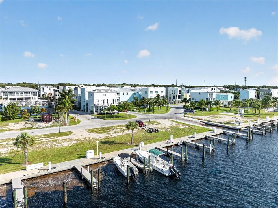 На продажу: $780,000 (0.04 acres)