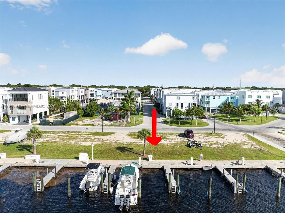 На продажу: $780,000 (0.04 acres)