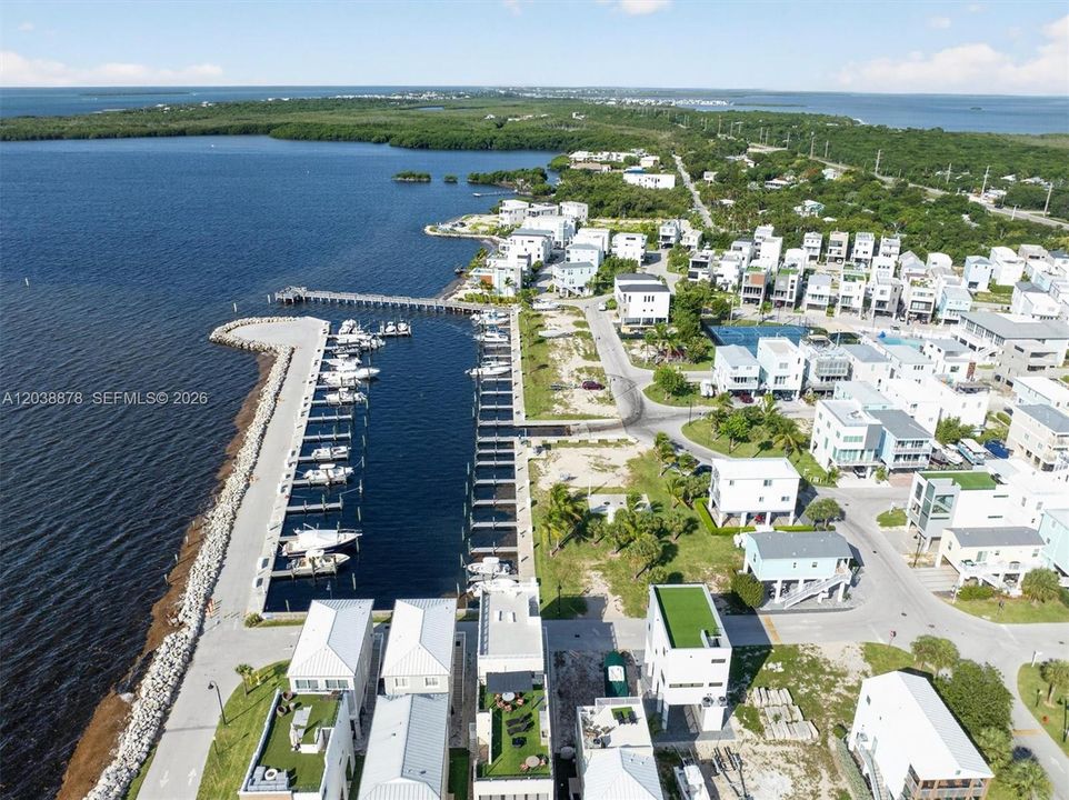 На продажу: $780,000 (0.04 acres)