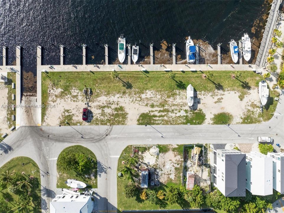 На продажу: $780,000 (0.04 acres)