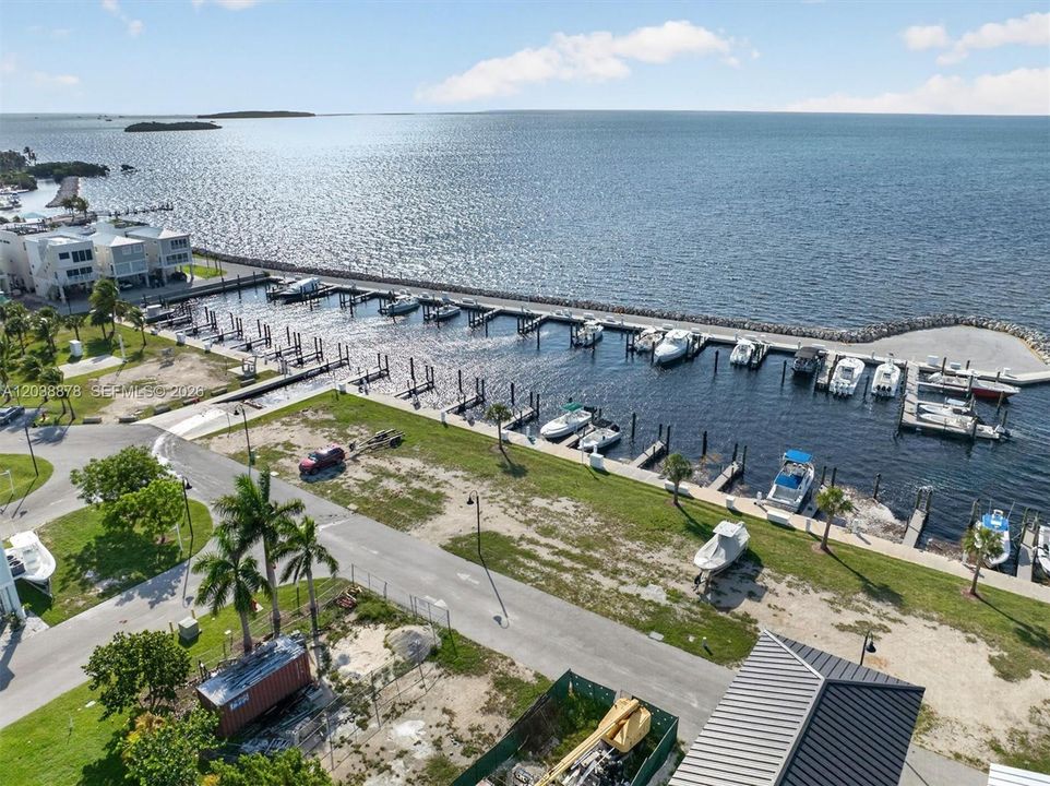 На продажу: $780,000 (0.04 acres)