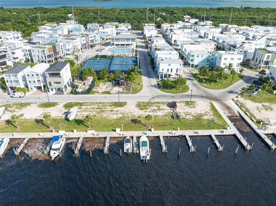 На продажу: $780,000 (0.04 acres)