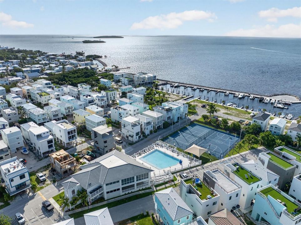 На продажу: $780,000 (0.04 acres)