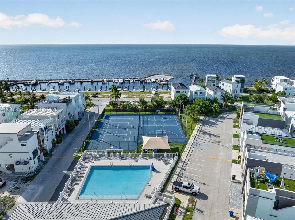 На продажу: $780,000 (0.04 acres)