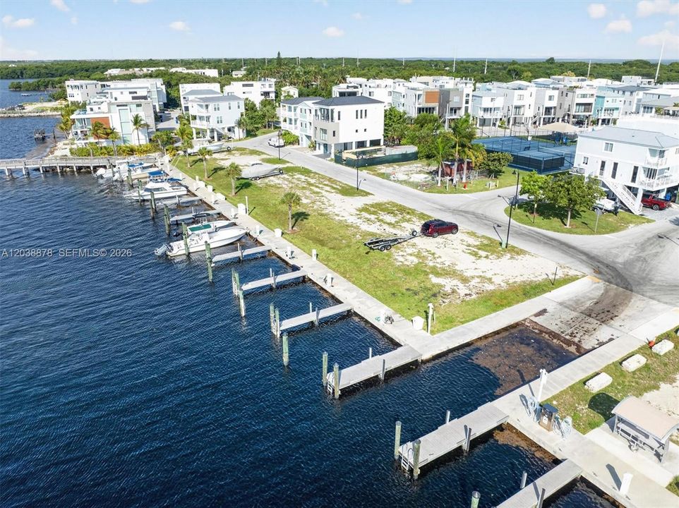 На продажу: $780,000 (0.04 acres)