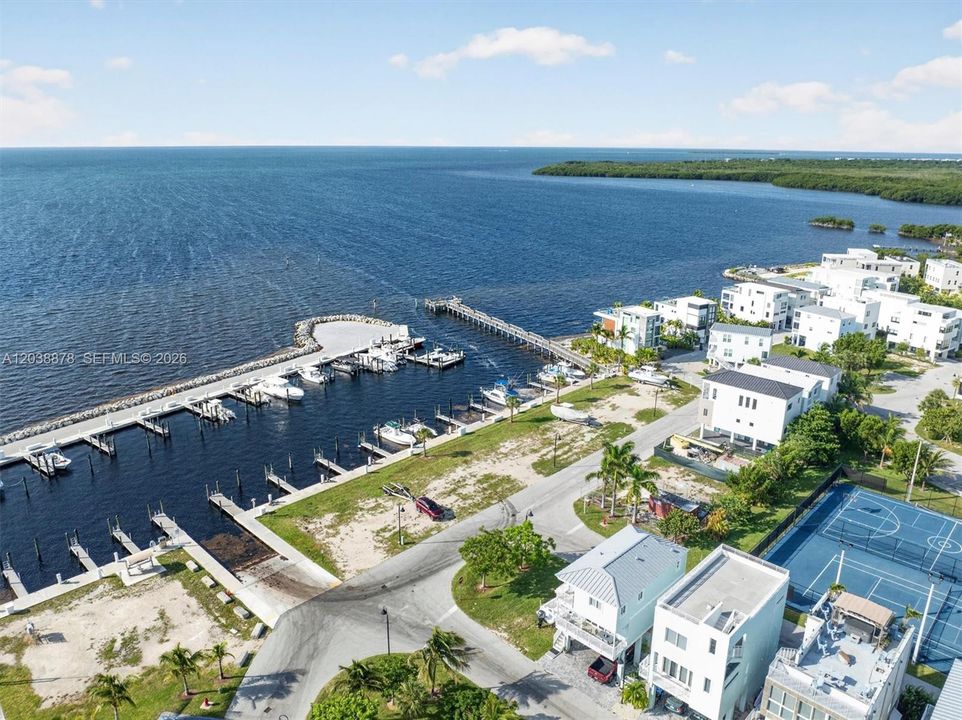 На продажу: $780,000 (0.04 acres)