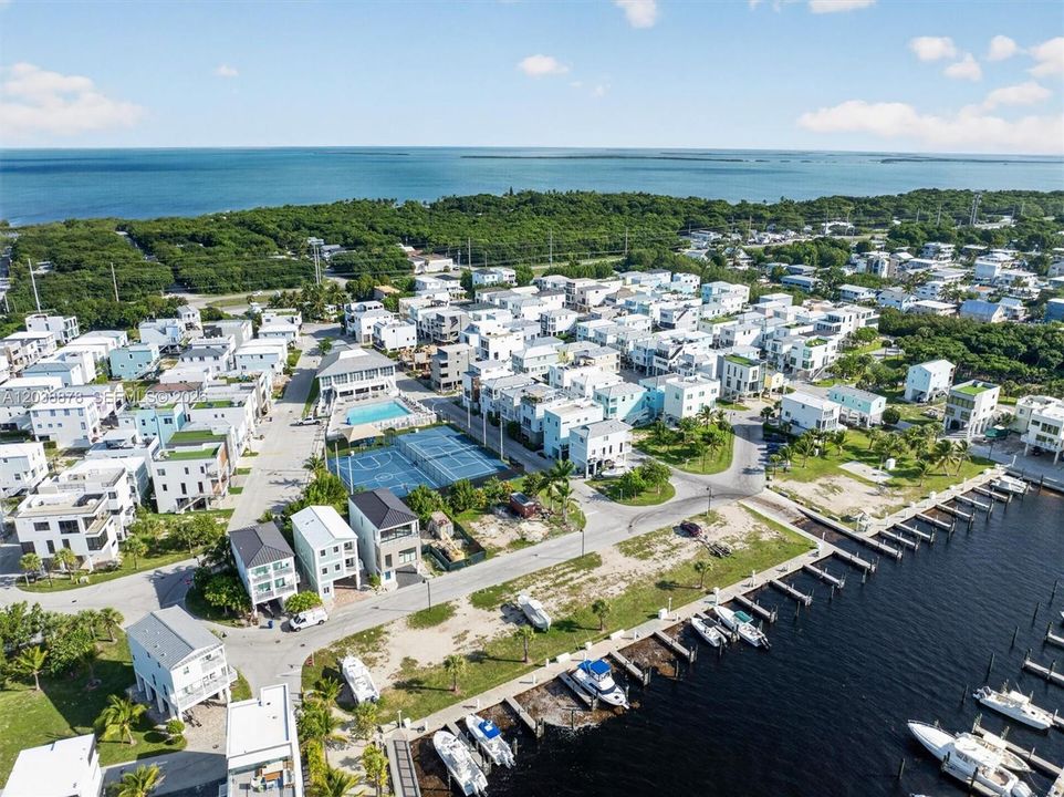 На продажу: $780,000 (0.04 acres)