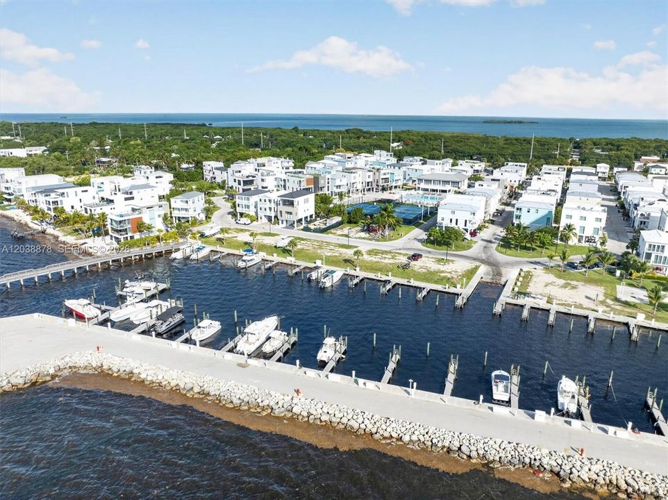На продажу: $780,000 (0.04 acres)